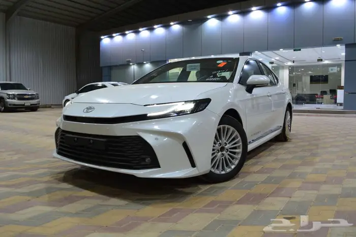 تويوتا كامرى ال اى بنزين اقل سعر للكاش ابيض وتيتانيوم 3