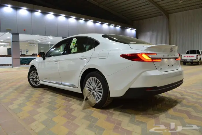 تويوتا كامرى ال اى بنزين اقل سعر للكاش ابيض وتيتانيوم 4