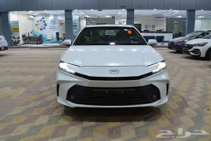 تويوتا كامرى ال اى بنزين اقل سعر للكاش ابيض وتيتانيوم 1