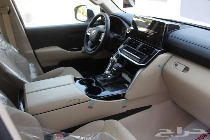 تويوتا ندكروزر 3.5 GXR3 بنزين اتوماتيك 2026 12