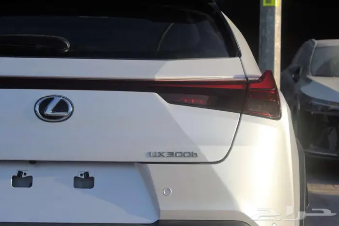 لكزس - UX300 خليجي هايبرد - 2025 - فل كامل-سعر خاص 17