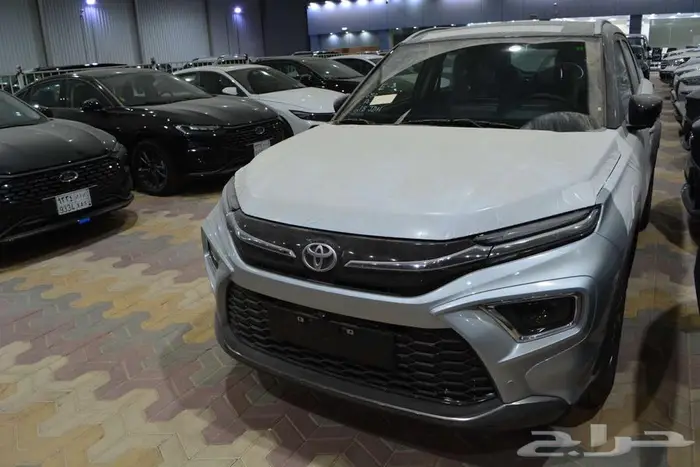 تويوتا اوربان كروزر GLX فل كامل 2026 ابيض وفضي 2