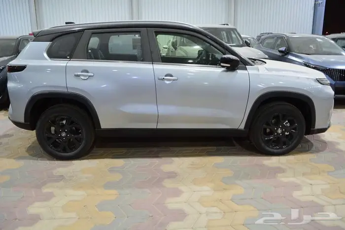 تويوتا اوربان كروزر GLX فل كامل 2026 ابيض وفضي 3