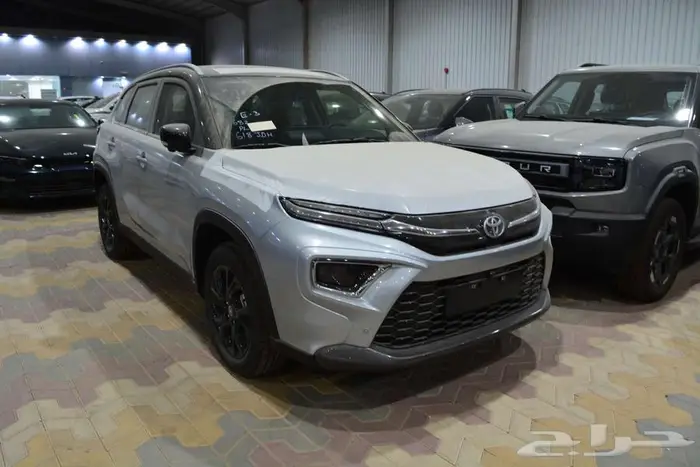 تويوتا اوربان كروزر GLX فل كامل 2026 ابيض وفضي 1