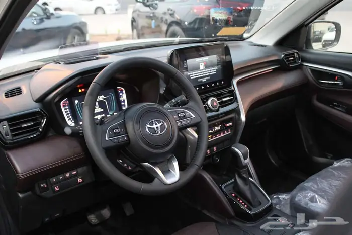 تويوتا اوربان كروز - فل كامل 2026 12