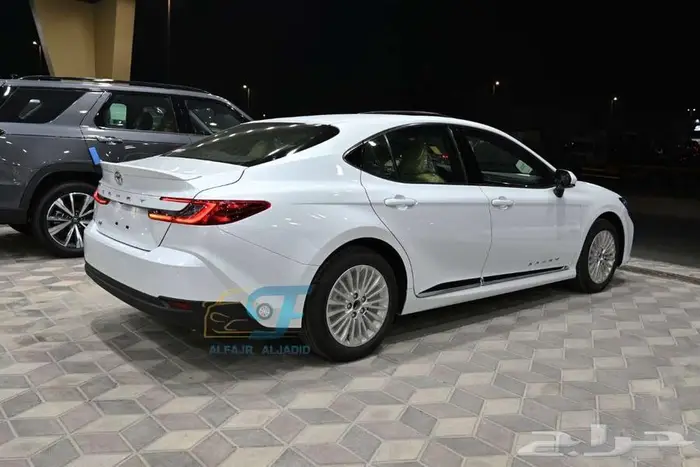 تويوتا كامري LE فتحة بالنقد والتقسيط 2