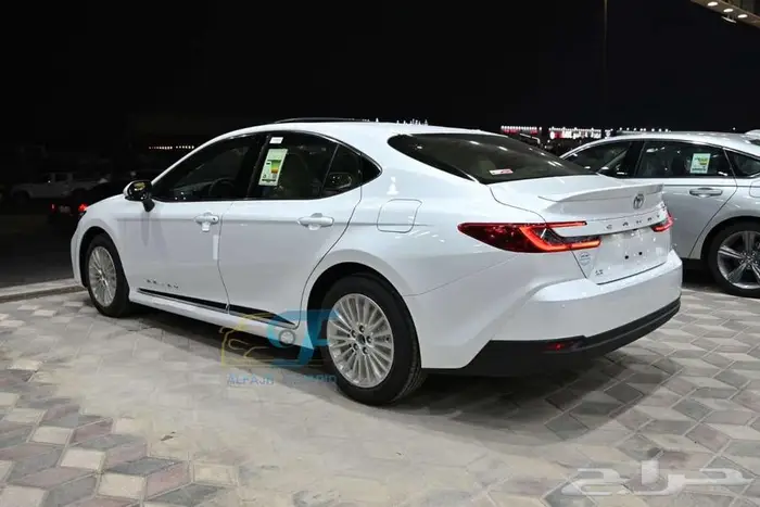 تويوتا كامري LE فتحة بالنقد والتقسيط 4