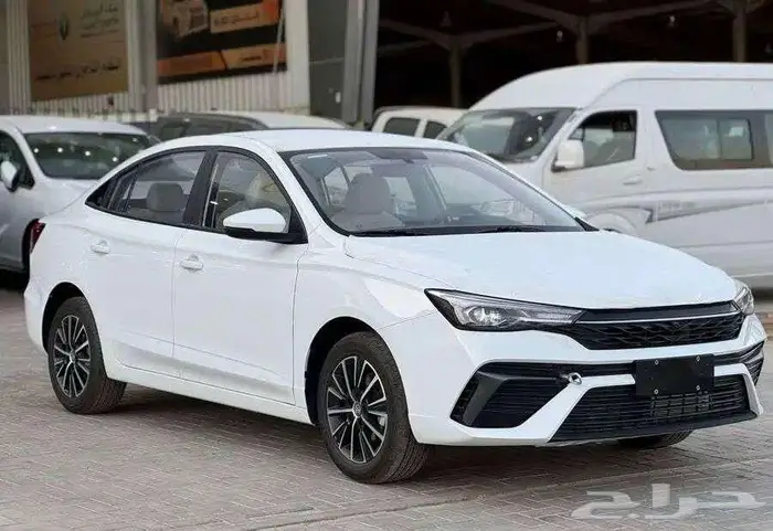 ام جي 5 ستاندر موديل 2025 5