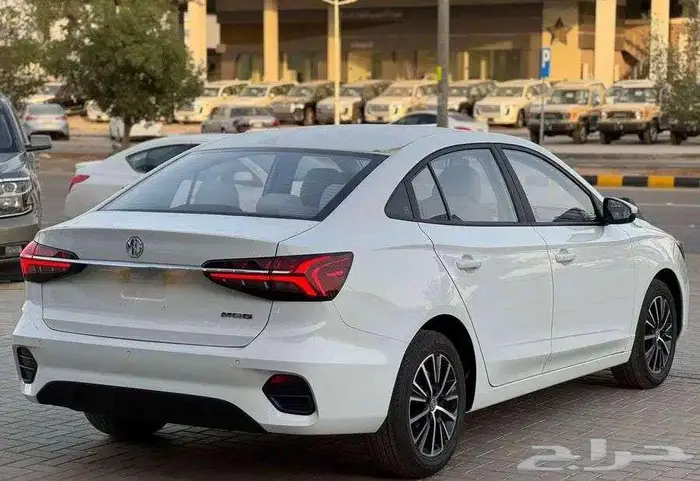 ام جي 5 ستاندر موديل 2025 7