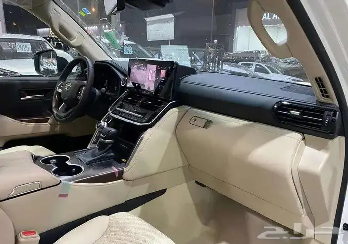 يتوفر لاندكروزر ديزل 2025 اصفار لمبيعات البنوك بأقل ربح 0.35 7