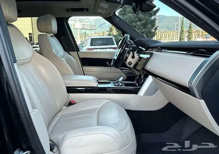 2023 رنج روفر فوج P400 ب 379 10