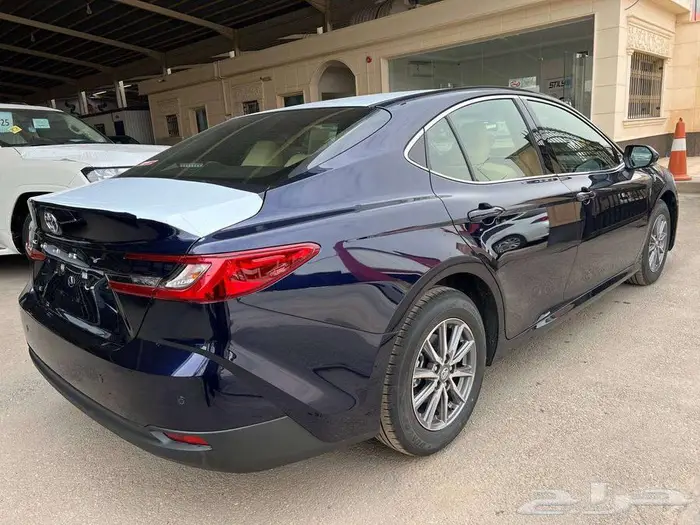 تويوتا كامري E ستاندر بنزين 2025 سعودي 3