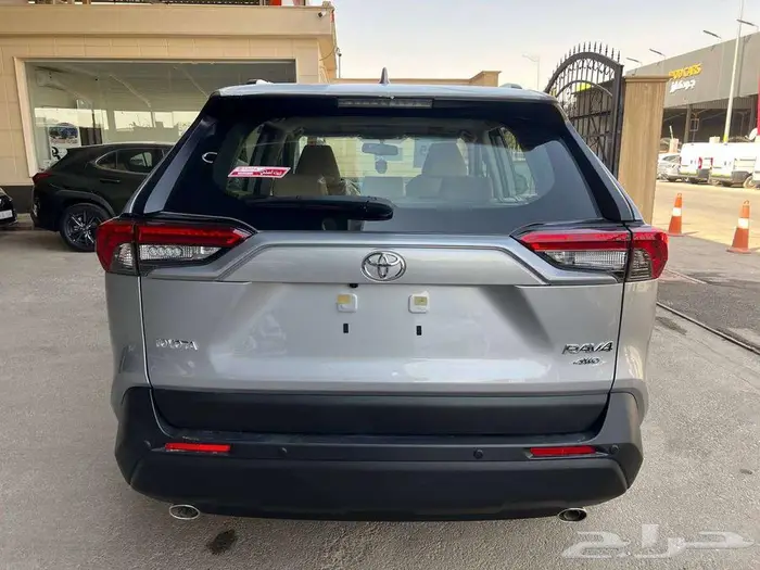 تويوتا راف فور XLE بنزين 2025 متاح اقساط و كاش 4