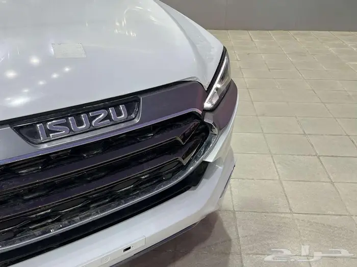 ايسوزو MU-X موديل 2024 فل كامل دبل لدى خالد للسيارات 1