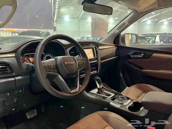 ايسوزو MU-X موديل 2024 فل كامل دبل لدى خالد للسيارات 9