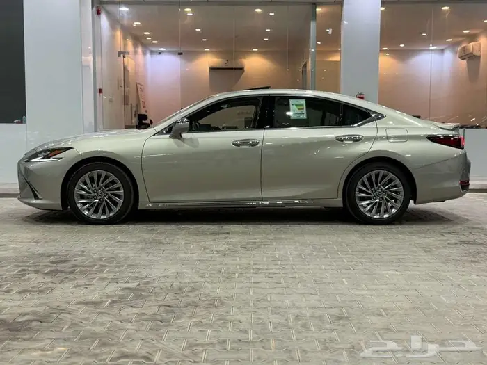 لكزس ES 300 HH موديل 2025 - فل خليجي - عرض نهايه العام 10