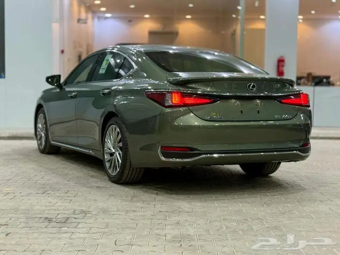 لكزس ES 300 HH موديل 2025 - فل خليجي - عرض نهايه العام 16