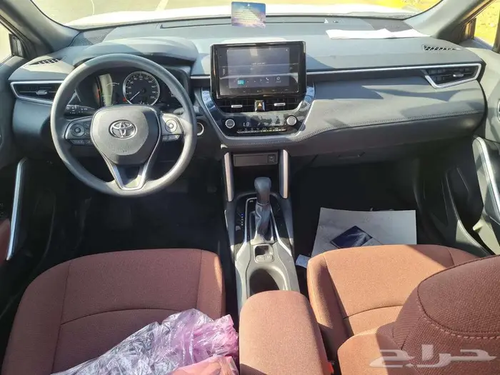 كرولا كروس LE هايبرد 2025 6