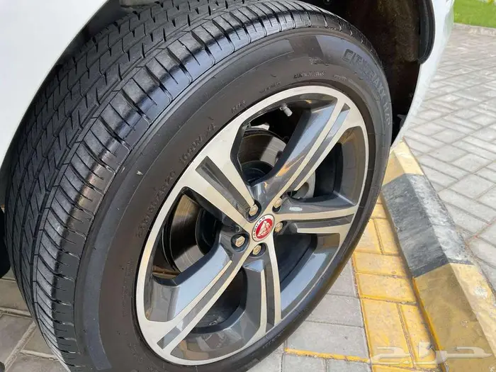 جاكوار F PACE 2020 فل كامل 9