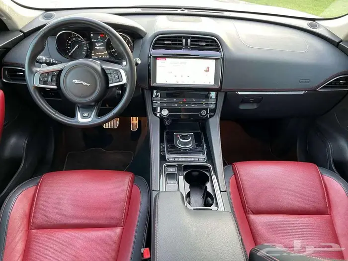 جاكوار F PACE 2020 فل كامل 11
