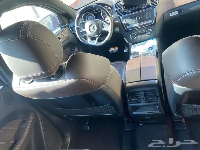 سيارة مرسيدس 63 S 8