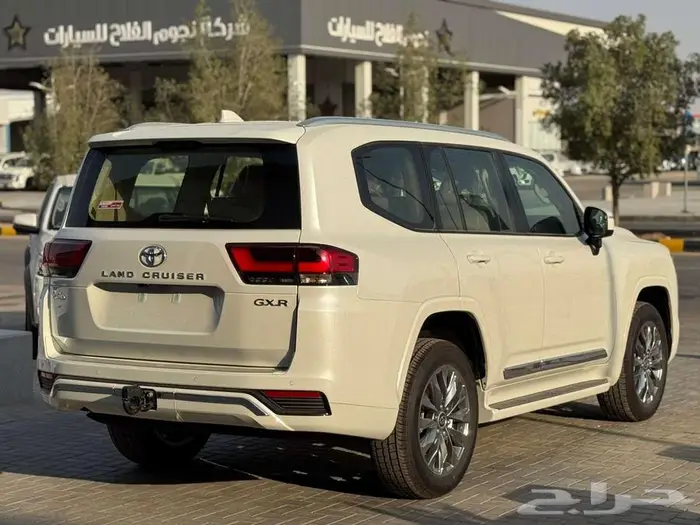 تويوتا لاندكروزر GXR3 بنزين 2025 9