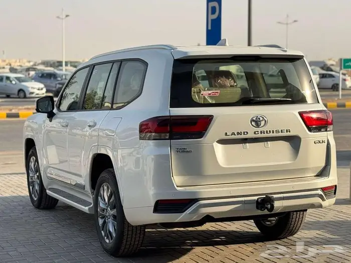 تويوتا لاندكروزر GXR3 بنزين 2025 11
