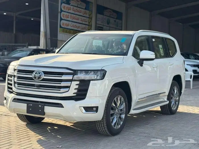 تويوتا لاندكروزر GXR3 بنزين 2025 2