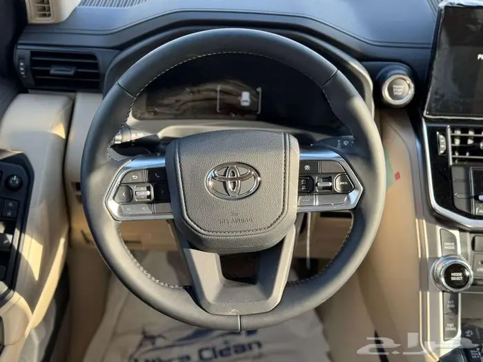 تويوتا لاندكروزر GXR3 بنزين 2025 4