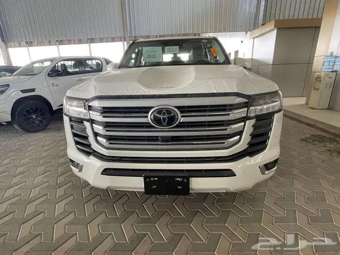 لاندكروزر GXR L4 بنزين سعودي 2025 0