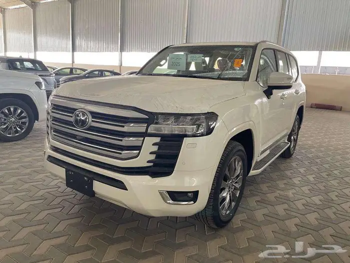 لاندكروزر GXR L4 بنزين سعودي 2025 4