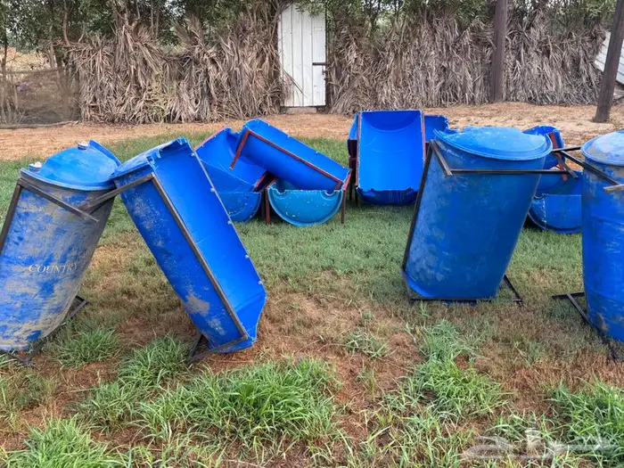 مراوي أو معالف مناقل بلاستيك مع قاعدة حديد 0