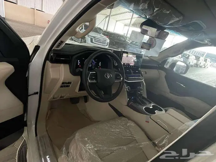 لاندكروزر GXR L4 بنزين سعودي 2025 12