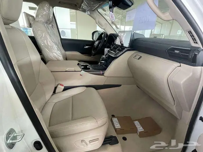 لاندكروزر GXR L4 بنزين سعودي 2025 13