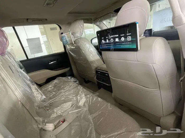 لاندكروزر GXR L4 بنزين سعودي 2025 21