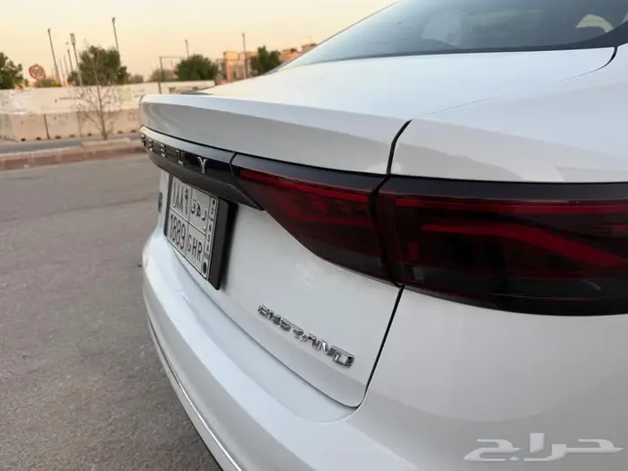 جيلي ام جراند 2025 5