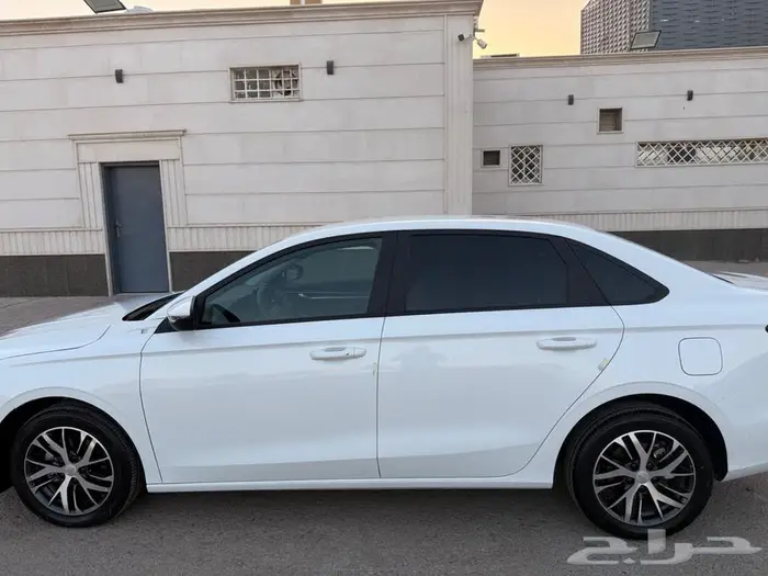 جيلي ام جراند 2025 10