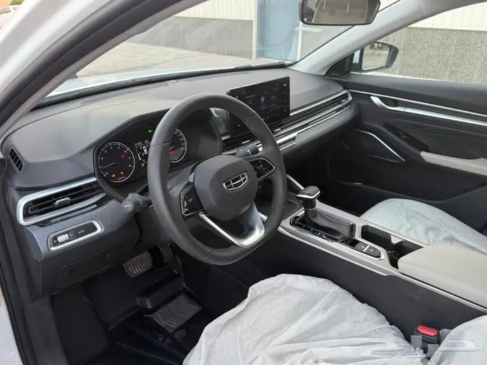 جيلي ام جراند 2025 13