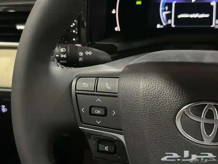 تويوتا كامرى ال اى بنزين سعودى 2025 ابيض 3