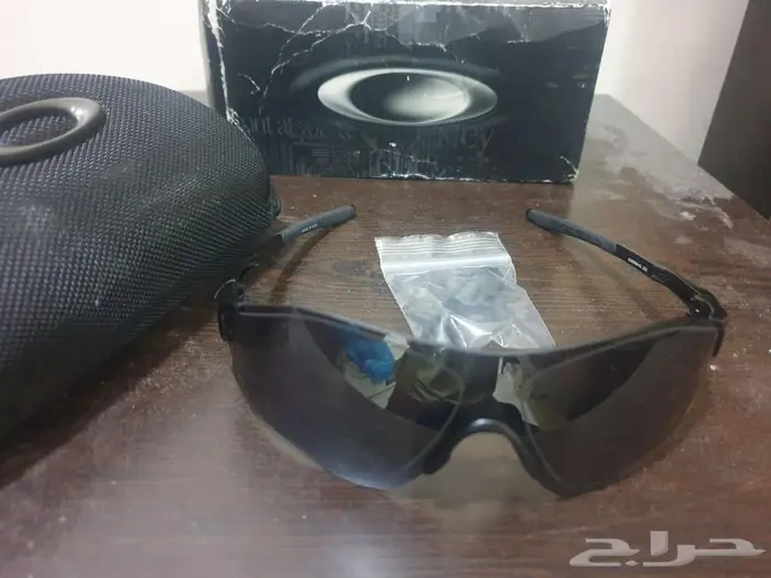 نظارة شمسية ماركة Oakley جديدة أصلية 1