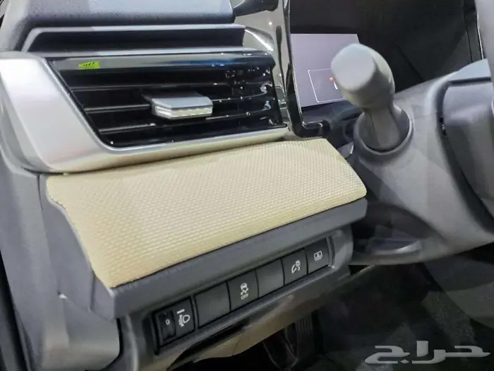 تويوتا كامري LE بنزين 2025 (متوفر الوان) 9