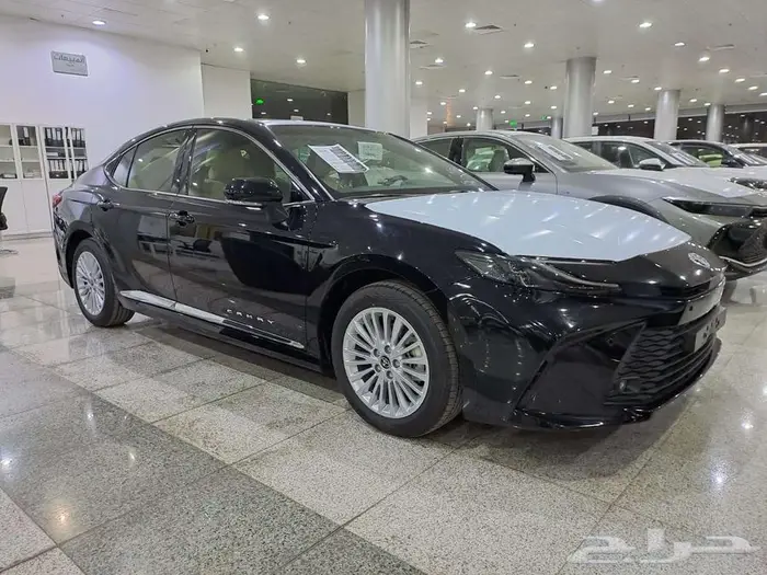 تويوتا كامري LE بنزين 2025 (متوفر الوان) 4