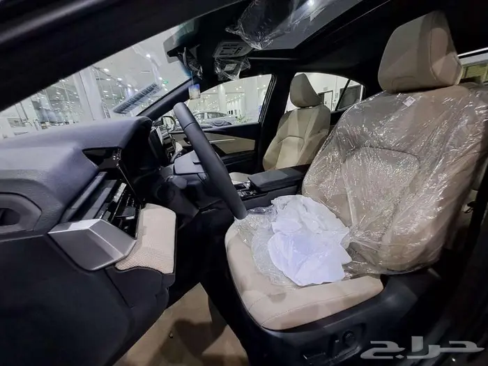 تويوتا كامري LE بنزين 2025 (متوفر الوان) 12