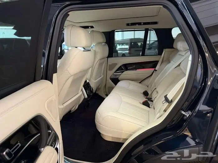 رنج روفر HSE V8 موديل 2025 - داخلي أوف وايت - 8