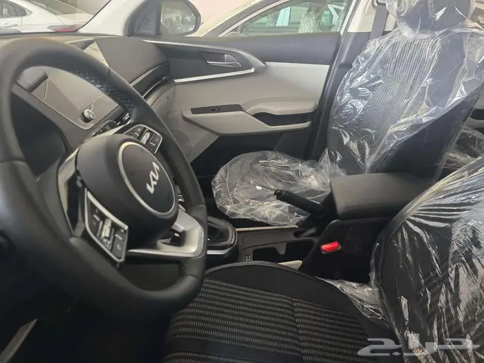 كيا كارينز نص فل موديل 2025 سعودي 5