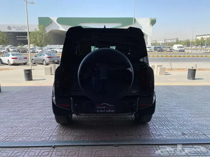 لاندروفر ديفندر V6 SEموديل 2023 7