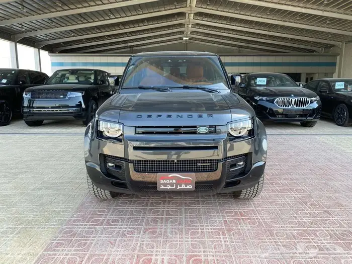 لاندروفر ديفندر V6 SEموديل 2023 0