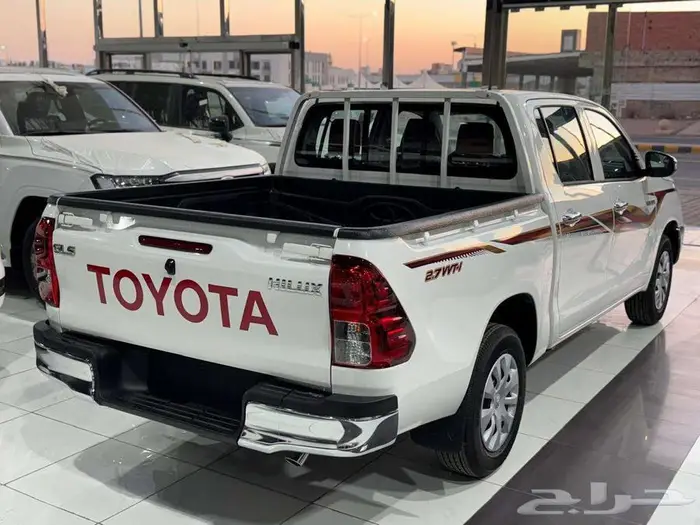 هايلوكس غمارتين GLS اتوماتيك بنزين بريمي 2025 4