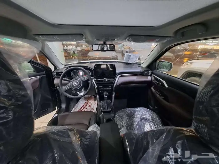 تويوتا اوربان كروزر GLX فل 2026 ( لون اسود ) 1