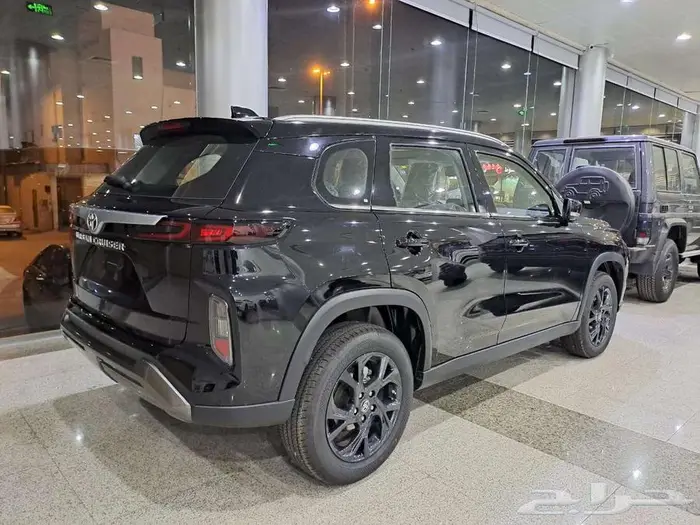 تويوتا اوربان كروزر GLX فل 2026 ( لون اسود ) 6